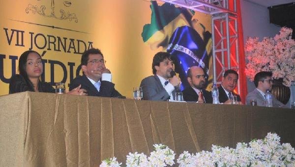 JORNADA DEBATE VINCULAÇÃO DAS CARREIRAS JURÍDICAS AOS DIREITOS HUMANOS