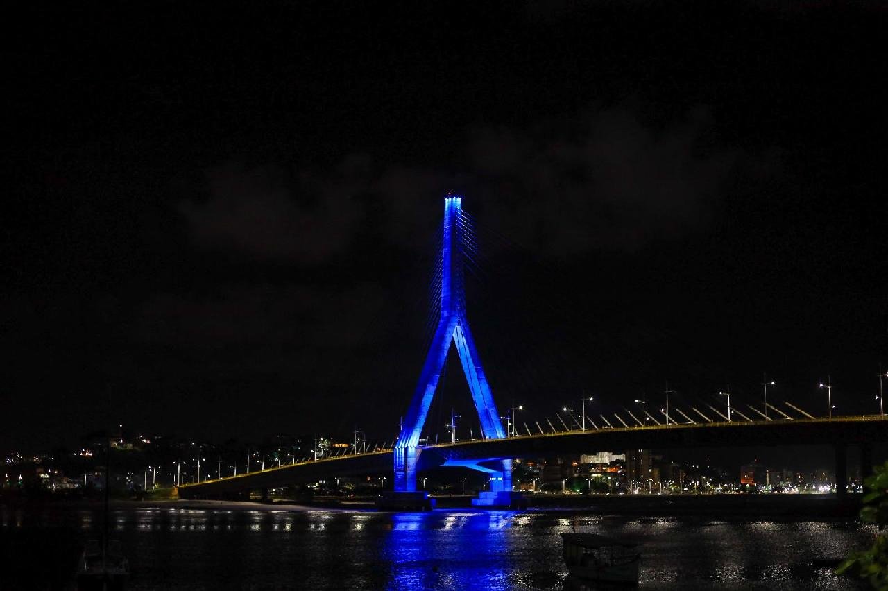 NOVA ILUMINAÇÃO DA PONTE JORGE AMADO, EM ILHÉUS, É INAUGURADA