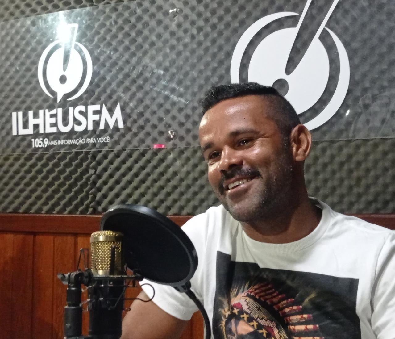 TÉCNICO EXPLICA TRABALHO DE REMOÇÃO DE ENXAME DE ABELHAS NA ÚLTIMA QUINTA-FEIRA (11) NO PONTAL 
