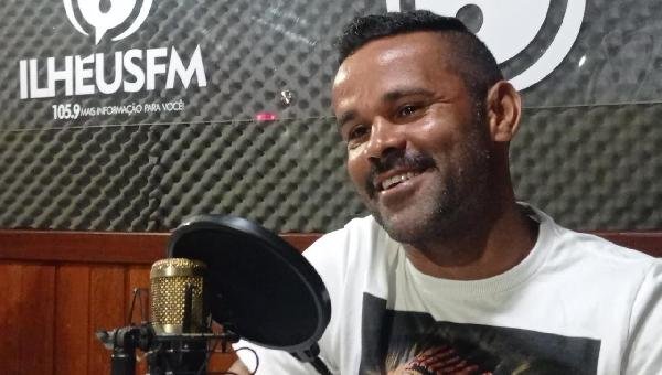 TÉCNICO EXPLICA TRABALHO DE REMOÇÃO DE ENXAME DE ABELHAS NA ÚLTIMA QUINTA-FEIRA (11) NO PONTAL 