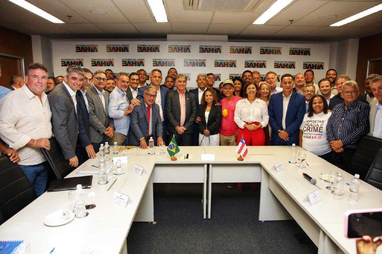 GOVERNADOR RECEBE PRODUTORES DE CACAU E ANUNCIA CRIAÇÃO DE GRUPO DE TRABALHO PARA ENFRENTAR CRISE