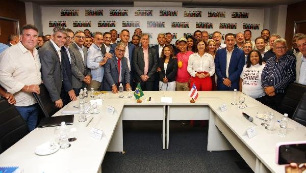 GOVERNADOR RECEBE PRODUTORES DE CACAU E ANUNCIA CRIAÇÃO DE GRUPO DE TRABALHO PARA ENFRENTAR CRISE