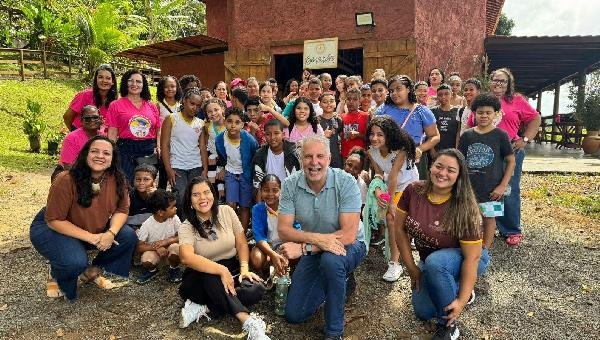 AULA DE CAMPO É PROMOVIDA EM FAZENDA COM ALUNOS DA REDE MUNICIPAL DE ILHÉUS