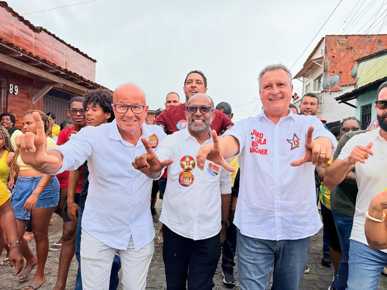 BEBETO INAUGURA COMITÊ EM ITABUNA E PARTICIPA DE CAMINHADA COM JERÔNIMO, RUI E WAGNER 