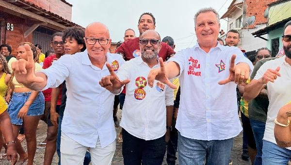 BEBETO INAUGURA COMITÊ EM ITABUNA E PARTICIPA DE CAMINHADA COM JERÔNIMO, RUI E WAGNER 