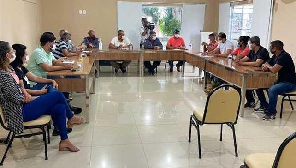 PREFEITO MÁRIO ALEXANDRE REÚNE GABINETE DE CRISE PARA MINIMIZAR DANOS CAUSADOS PELA CHUVA