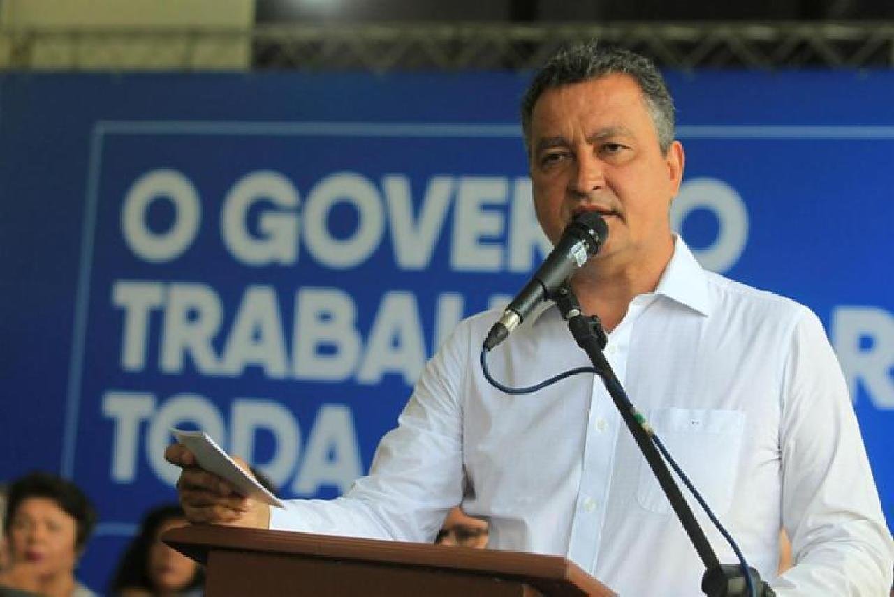 BAHIA CONCEDE REAJUSTE A MAIS DE 18 MIL SERVIDORES BAHIA CONCEDE REAJUSTE A MAIS DE 18 MIL SERVIDORES