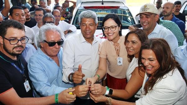 HOSPITAL COSTA DO CACAU RECEBE AMBULÂNCIA DO GOVERNO DO ESTADO 