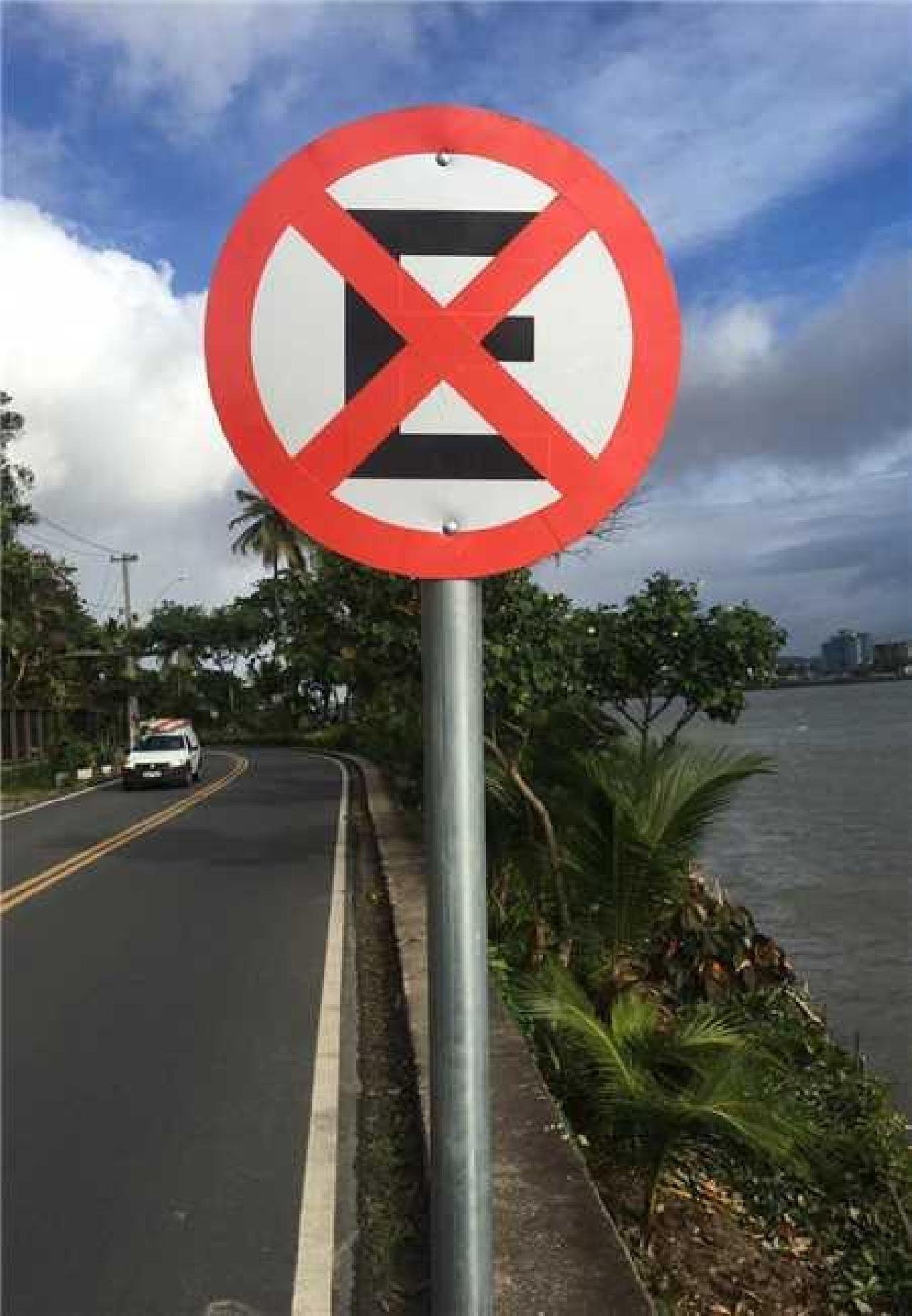 NOVAS PLACAS SÃO INSTALADAS PARA MELHORAR SINALIZAÇÃO DO TRÂNSITO EM ILHÉUS NOVAS PLACAS SÃO INSTALADAS PARA MELHORAR SINALIZAÇÃO DO TRÂNSITO EM ILHÉUS