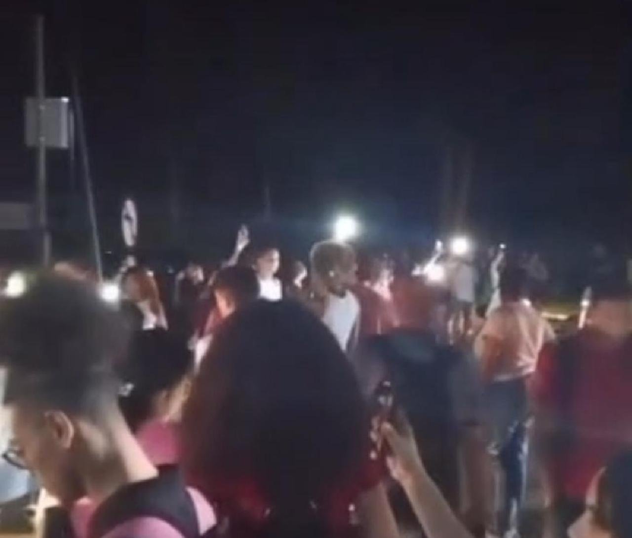 MANIFESTAÇÃO INTERDITA TRECHO DA BR-415 APÓS ATROPELAMENTO DE ESTUDANTE