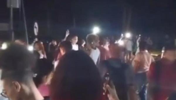 MANIFESTAÇÃO INTERDITA TRECHO DA BR-415 APÓS ATROPELAMENTO DE ESTUDANTE