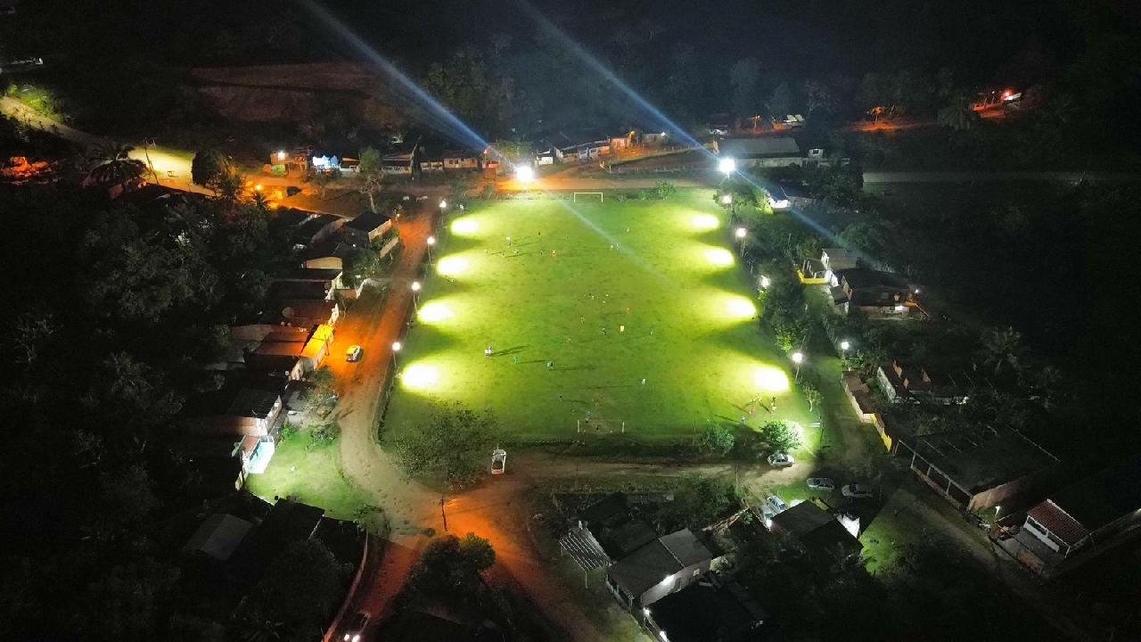 ILUMINAÇÃO EM LED É INSTALADA NO CAMPO DE FUTEBOL DE SAMBAITUBA EM ILHÉUS ILUMINAÇÃO EM LED É INSTALADA NO CAMPO DE FUTEBOL DE SAMBAITUBA EM ILHÉUS
