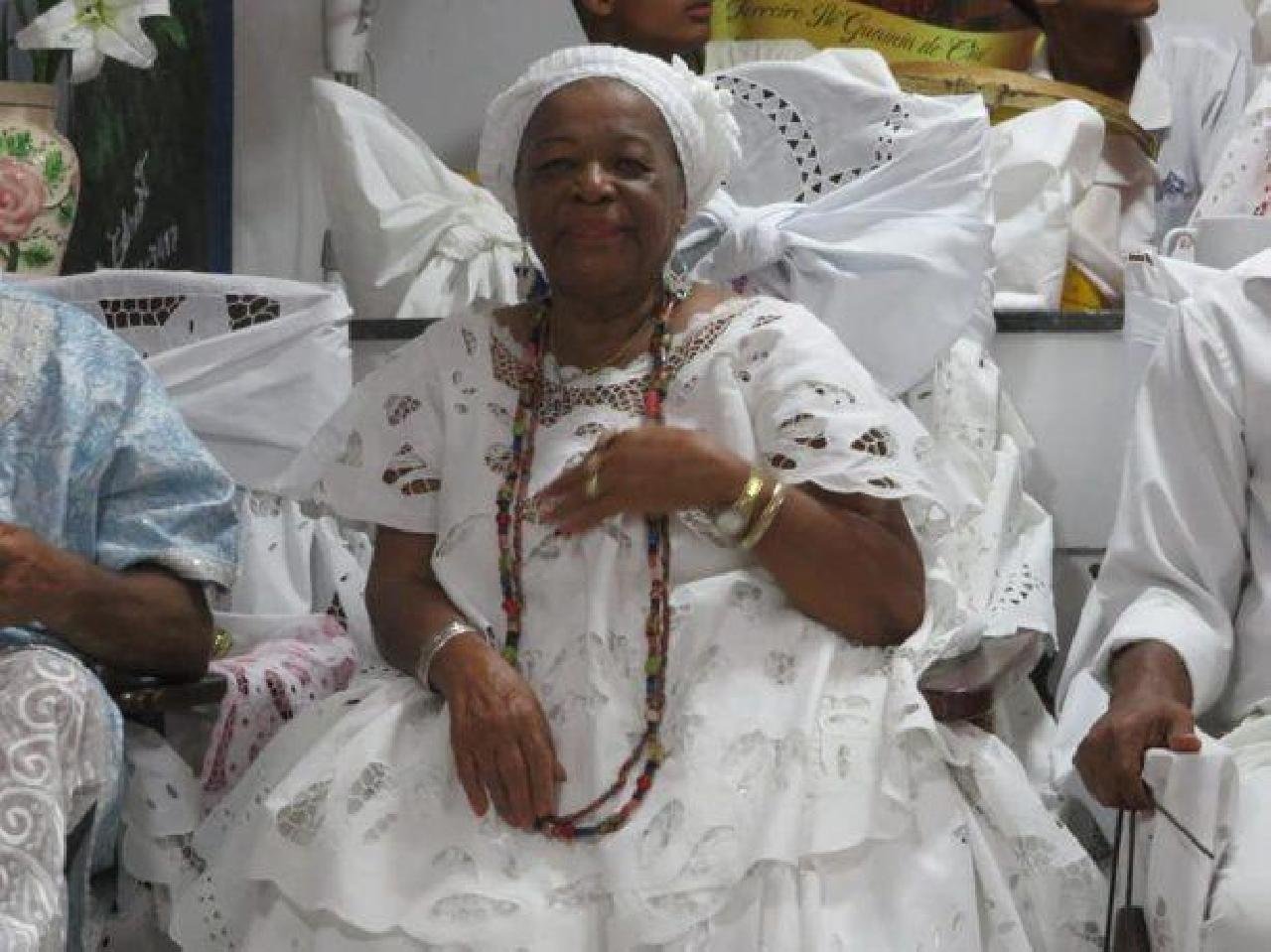 ILHÉUS PERDE MÃE LAURA, VÍTIMA DA COVID-19 ILHÉUS PERDE MÃE LAURA, VÍTIMA DA COVID-19