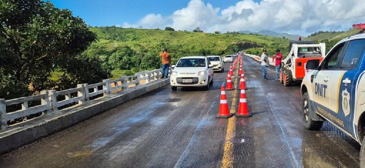 A PARTIR DESTA QUARTA-FEIRA (24), DNIT VOLTA A RESTRINGIR VEÍCULOS DE CARGA NA PONTE DO JEQUITINHONHA, NA BR-101/BA
