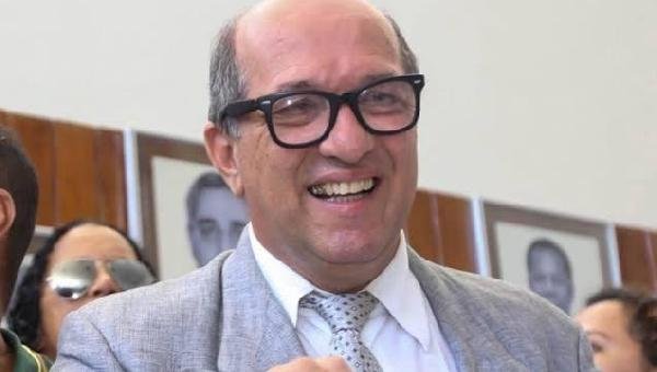 NAZAL ANALISA SITUAÇÃO ATUAL DOS PARTIDOS POLÍTICOS QUE VÃO DISPUTAR AS ELEIÇÕES MUNICIPAIS EM ILHÉUS