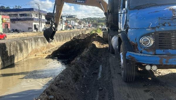 INICIADAS AS OBRAS NO CANAL DO MALHADO COM SERVIÇOS DE LIMPEZA 