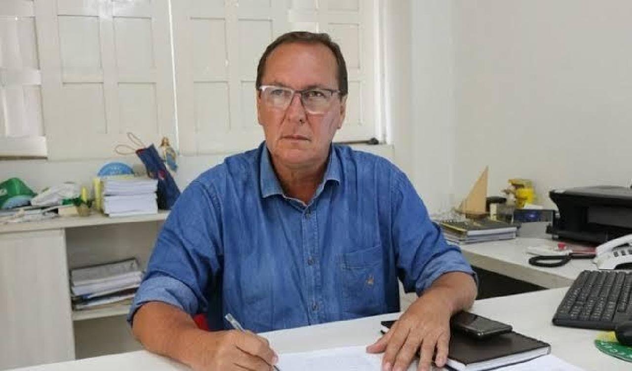PREFEITO DE URUÇUCA TERÁ QUE RESSARCIR MAIS DE R$1,9 MILHÕES AOS COFRES MUNICIPAIS PREFEITO DE URUÇUCA TERÁ QUE RESSARCIR MAIS DE R$1,9 MILHÕES AOS COFRES MUNICIPAIS