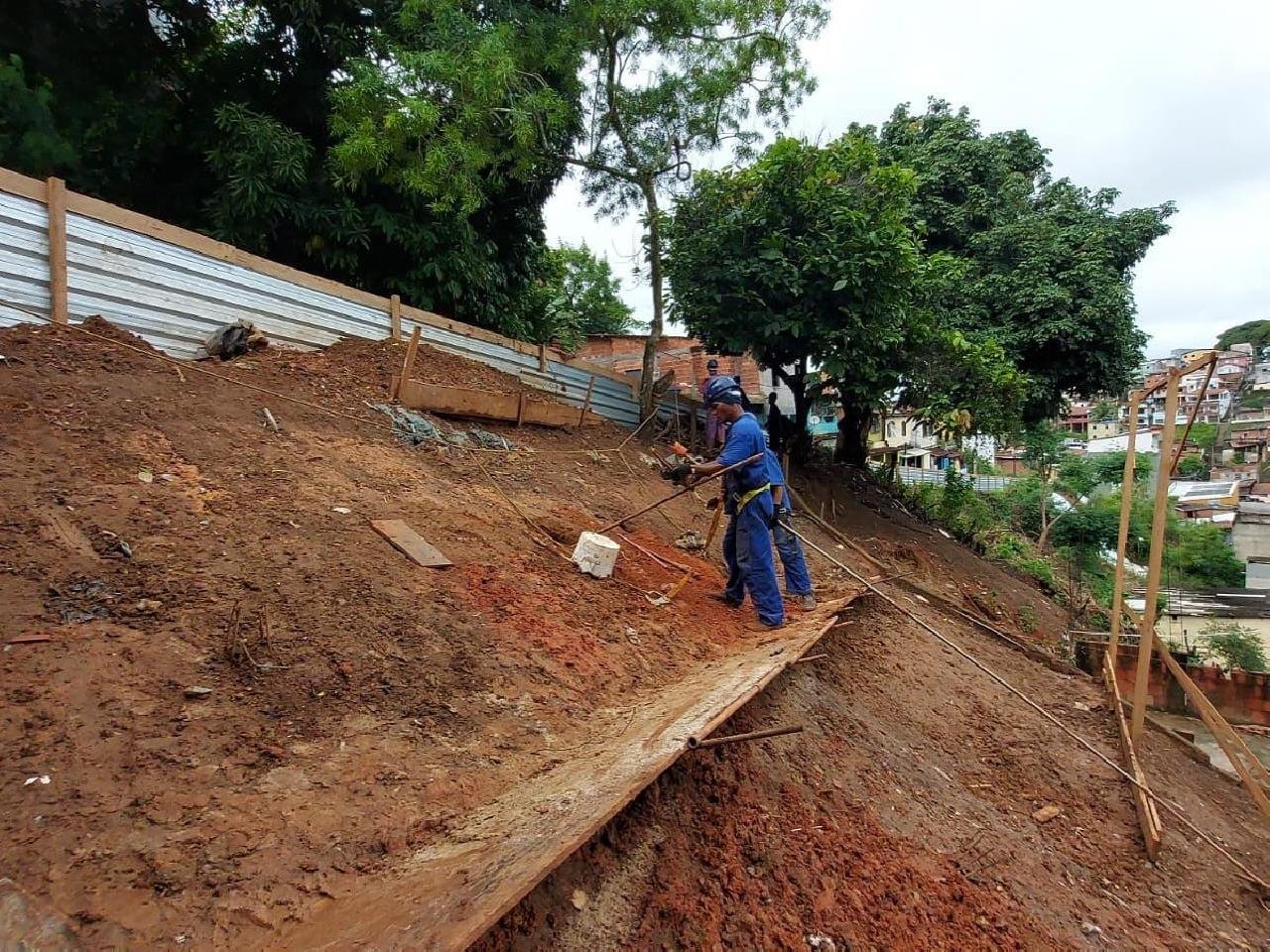 OBRAS DE CONTENÇÃO E SERVIÇOS DE DRENAGEM SÃO REALIZADOS EM ILHÉUS OBRAS DE CONTENÇÃO E SERVIÇOS DE DRENAGEM SÃO REALIZADOS EM ILHÉUS
