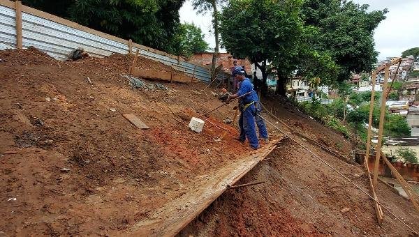 OBRAS DE CONTENÇÃO E SERVIÇOS DE DRENAGEM SÃO REALIZADOS EM ILHÉUS 