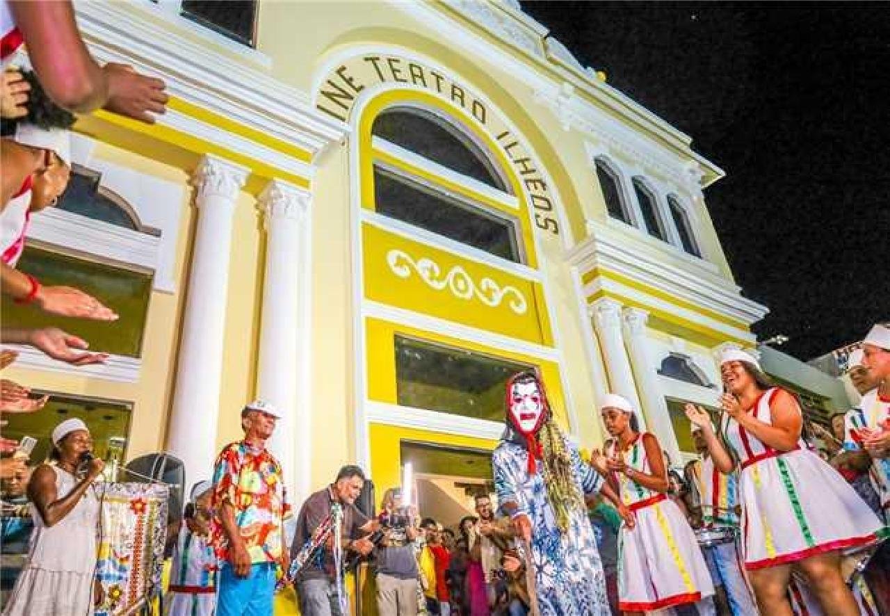 CULTURA E ALEGRIA MARCAM DIA DE REIS COM ENCONTRO DE BUMBA MEU BOI NO CENTRO HISTÓRICO DE ILHÉUS