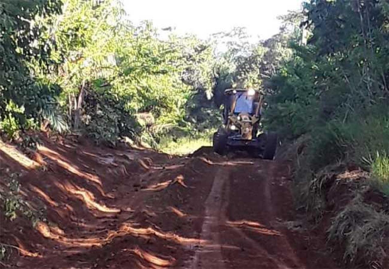 ILHÉUS: RECUPERAÇÃO DA ESTRADA DE MARIA JAPE ILHÉUS: RECUPERAÇÃO DA ESTRADA DE MARIA JAPE