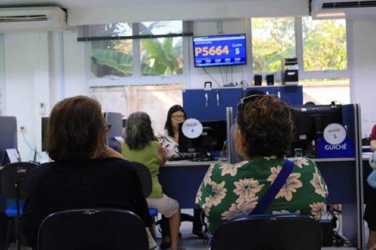 DECRETO ESTENDE SUSPENSÃO DE RECADASTRAMENTO PARA INATIVOS E PENSIONISTAS DECRETO ESTENDE SUSPENSÃO DE RECADASTRAMENTO PARA INATIVOS E PENSIONISTAS