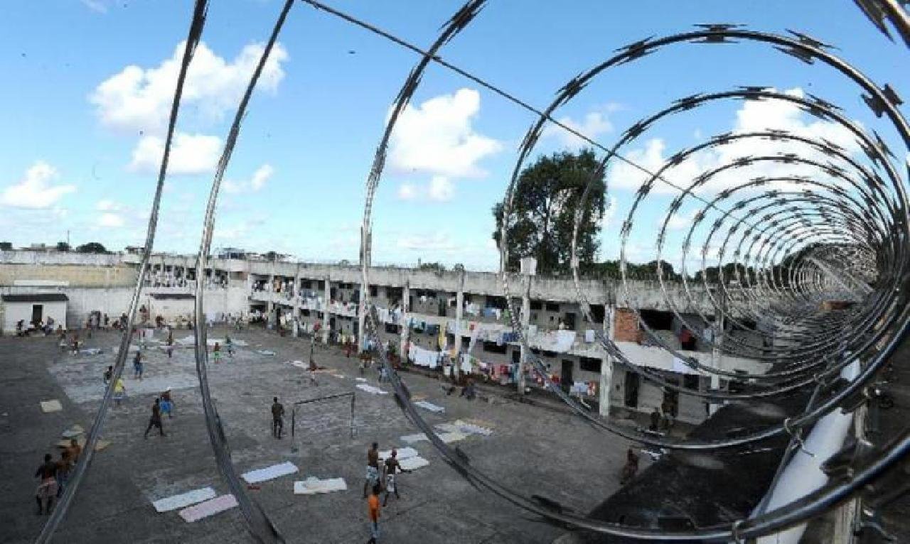 INDULTO DE NATAL PARA 400 DETENTOS NA BAHIA ACENDE ALERTA SOBRE INFECÇÕES EM PRESÍDIOS INDULTO DE NATAL PARA 400 DETENTOS NA BAHIA ACENDE ALERTA SOBRE INFECÇÕES EM PRESÍDIOS