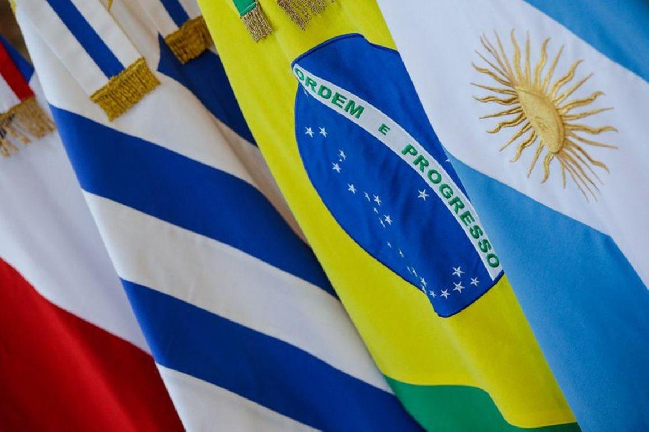 GOVERNO BRASILEIRO JÁ AVALIA IMPACTO DE EVENTUAL SAÍDA DO MERCOSUL GOVERNO BRASILEIRO JÁ AVALIA IMPACTO DE EVENTUAL SAÍDA DO MERCOSUL