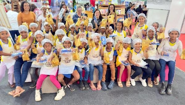 ALUNOS DE AREIA BRANCA PARTICIPAM PELA PRIMEIRA VEZ DA COZINHA KISS NO FESTIVAL DO CHOCOLATE EM ILHÉUS