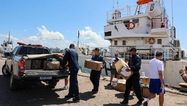 MARINHA ENVIA KITS DE EPI's PARA REFORÇAR AÇÕES DE LIMPEZA DAS PRAIAS DE ILHÉUS