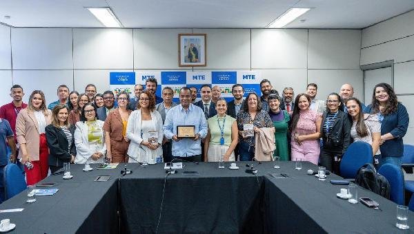LANÇAMENTO DE LIVRO SOBRE PROGRAMA MANUEL QUERINO MARCA DESPEDIDA DE MAGNO  LAVIGNE DA SECRETARIA DE QUALIFICAÇÃO, EMPREGO E JUVENTUDE DO MTE