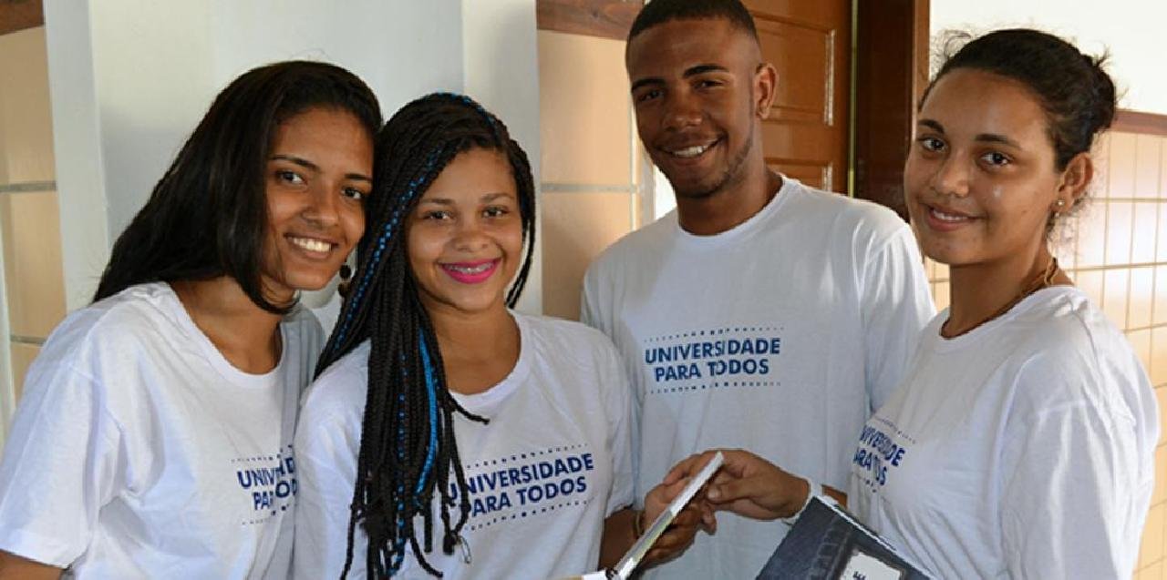RUI FORMALIZA CURSINHO PRÉ-VESTIBULAR GRATUITO PARA ESTUDANTES DO ENSINO PÚBLICO RUI FORMALIZA CURSINHO PRÉ-VESTIBULAR GRATUITO PARA ESTUDANTES DO ENSINO PÚBLICO