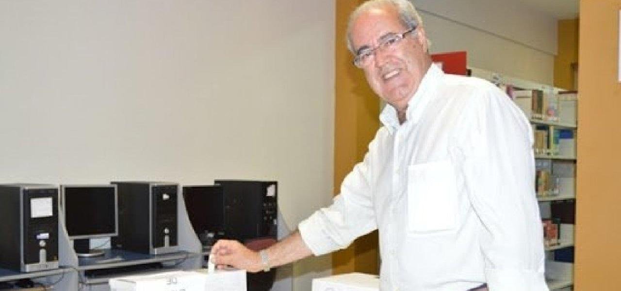 EX-REITOR DA UESC É APOSENTADO COM SALÁRIO DE R$ 32 MIL EX-REITOR DA UESC É APOSENTADO COM SALÁRIO DE R$ 32 MIL