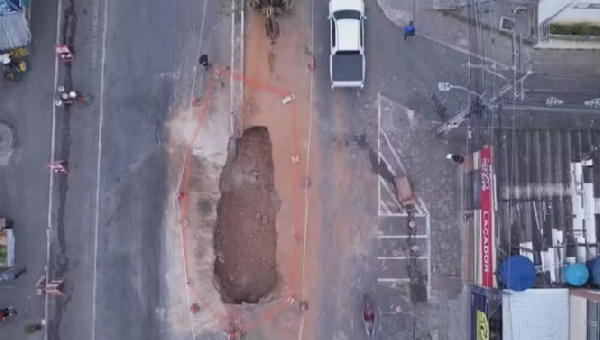 IDOSA FICA FERIDA APÓS SER "ENGOLIDA" POR CRATERA EM VITÓRIA DA CONQUISTA