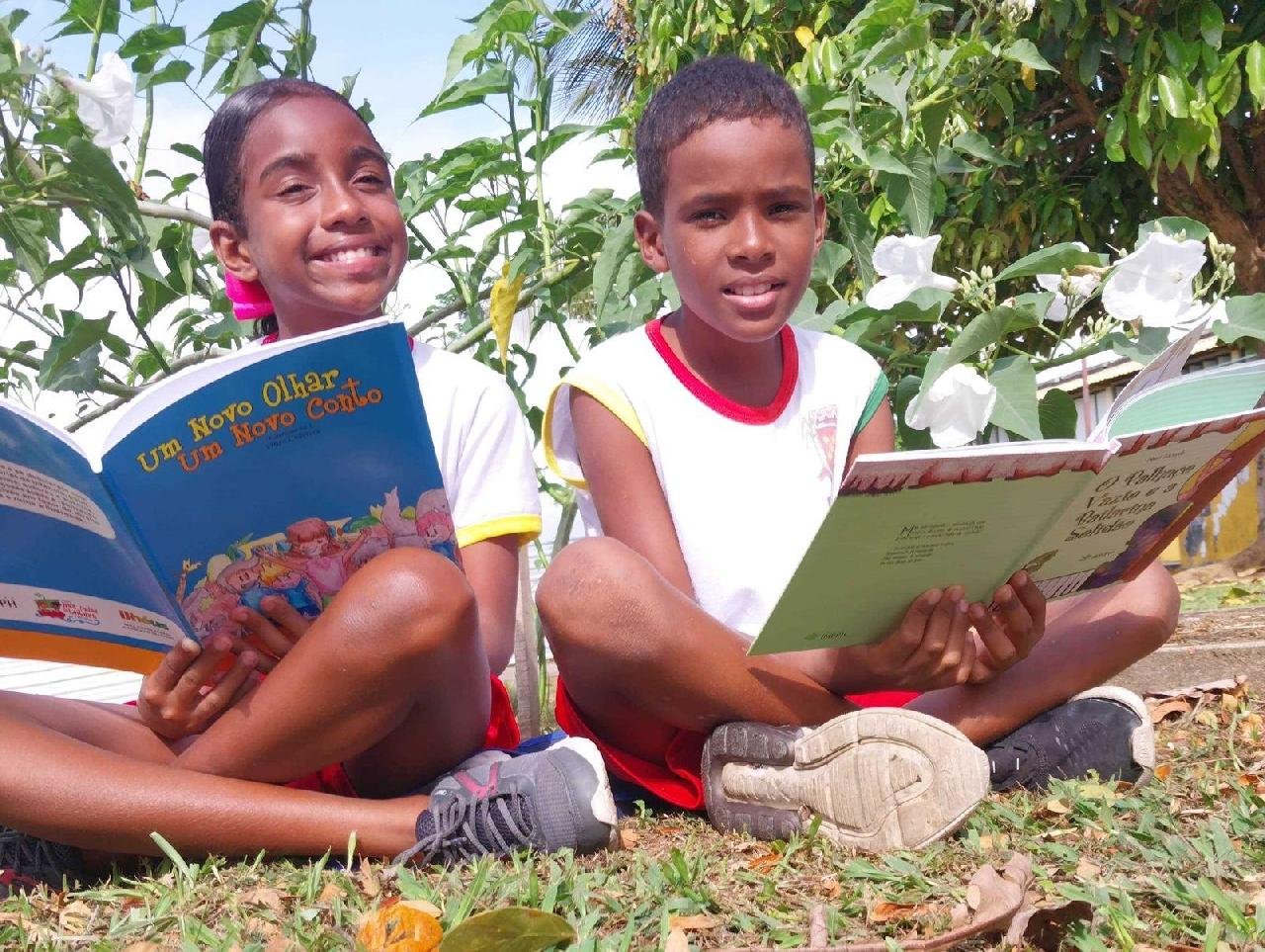 ALUNOS DA REDE MUNICIPAL LANÇAM LIVRO ATRAVÉS DO PROJETO NAS ONDAS DA LEITURA ALUNOS DA REDE MUNICIPAL LANÇAM LIVRO ATRAVÉS DO PROJETO NAS ONDAS DA LEITURA