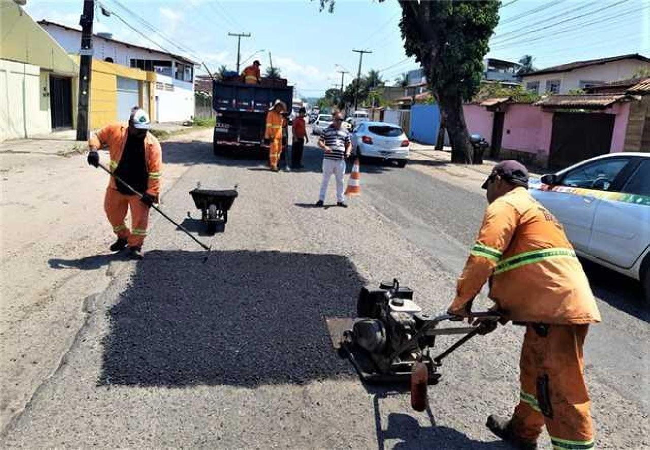 OPERAÇÃO TAPA-BURACOS SEGUE NA ZONA NORTE DE ILHÉUS OPERAÇÃO TAPA-BURACOS SEGUE NA ZONA NORTE DE ILHÉUS