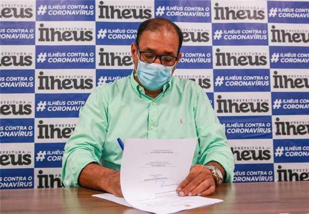 "ISOLAMENTO SOCIAL CONTINUA E O USO DE MÁSCARAS É OBRIGATÓRIO", ALERTA PREFEITO DE ILHÉUS "ISOLAMENTO SOCIAL CONTINUA E O USO DE MÁSCARAS É OBRIGATÓRIO", ALERTA PREFEITO DE ILHÉUS