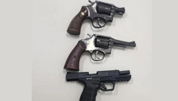 APÓS DENÚNCIA, PM INTERCEPTA CARRO E PRENDE QUATRO HOMENS ARMADOS NO SUL DA BAHIA