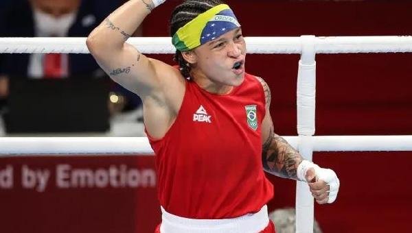 BOXE OLÍMPICO: A BAIANA BIA FERREIRA PASSA À SEMIFINAL DA CATEGORIA PESO LEVE