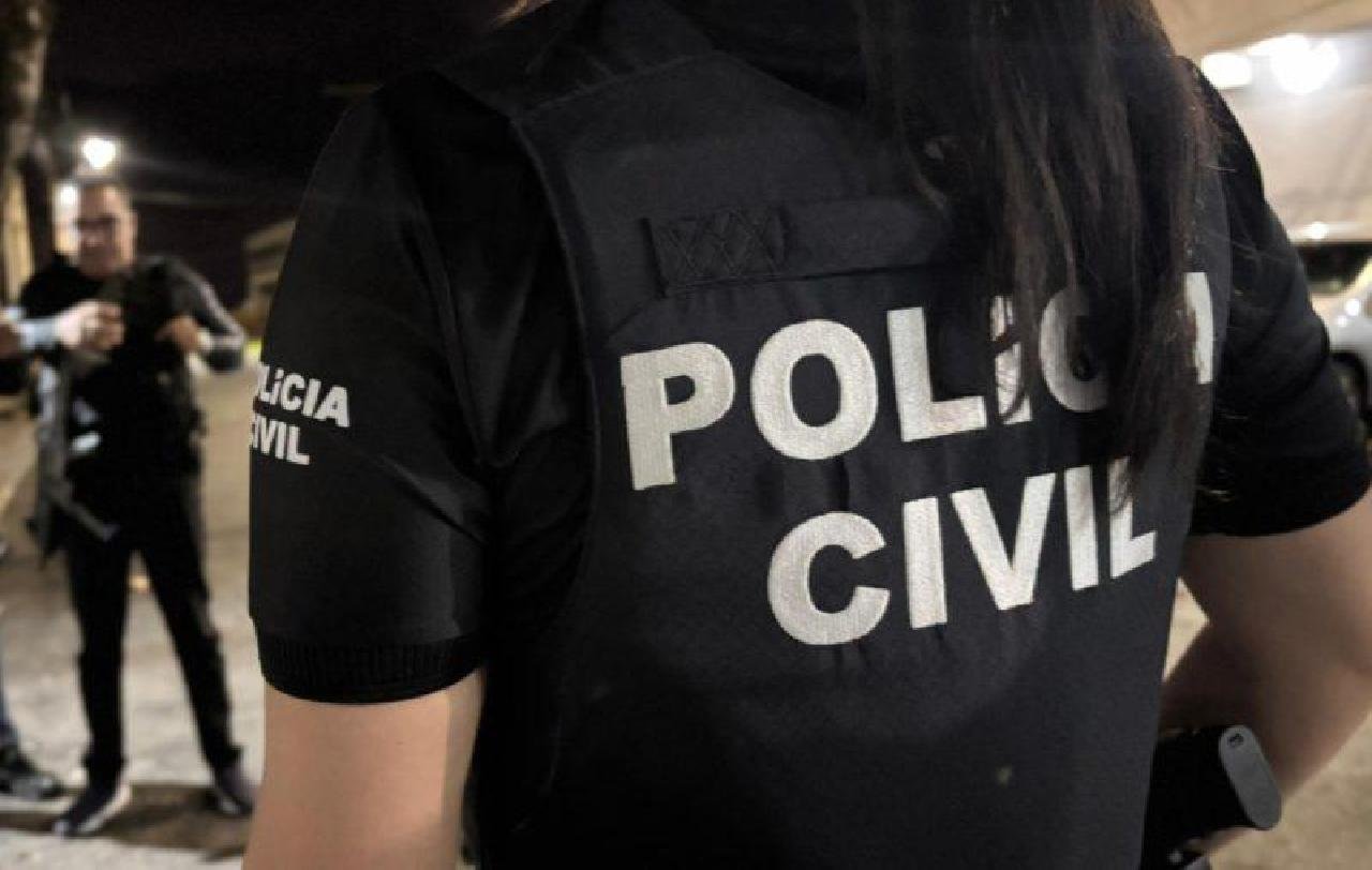POLÍCIA CIVIL PRENDE ACUSADO DE PERSEGUIR E AMEAÇAR MULHER EM ILHÉUS POLÍCIA CIVIL PRENDE ACUSADO DE PERSEGUIR E AMEAÇAR MULHER EM ILHÉUS