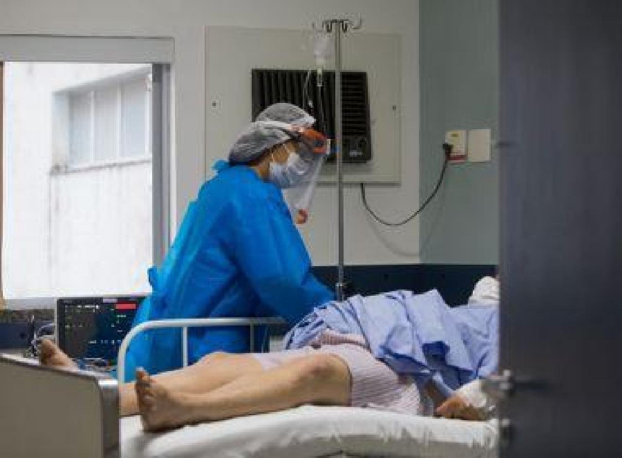 INTERNADOS COM CASOS GRAVES DA COVID-19 SUPERAM 1,3 MIL E BATEM NOVO RECORDE NA BAHIA INTERNADOS COM CASOS GRAVES DA COVID-19 SUPERAM 1,3 MIL E BATEM NOVO RECORDE NA BAHIA