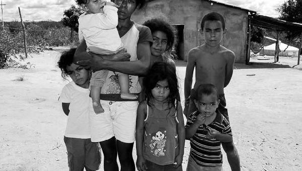 BRASIL: 57% DAS MÃES QUE CRIAM FILHOS SOZINHAS VIVEM NA POBREZA