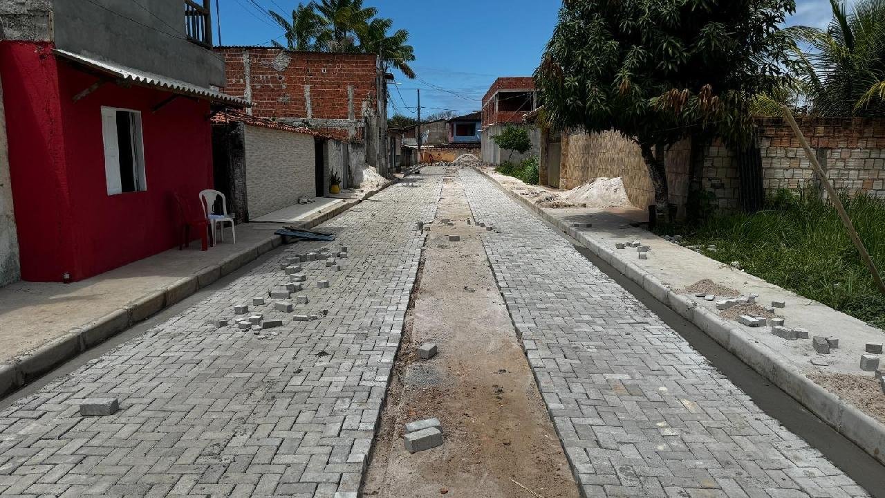 SEINFRA UTILIZA PAVIMENTO INTERTRAVADO EM RUAS DA PONTA DA TULHA 