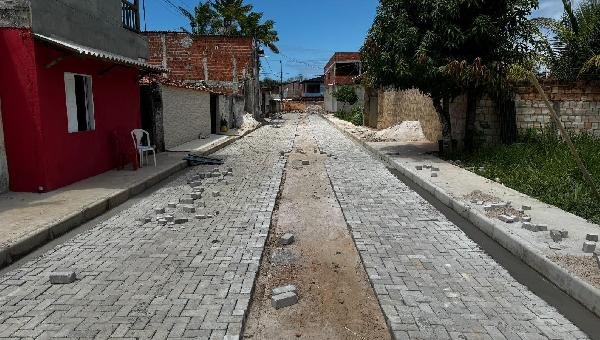 SEINFRA UTILIZA PAVIMENTO INTERTRAVADO EM RUAS DA PONTA DA TULHA 