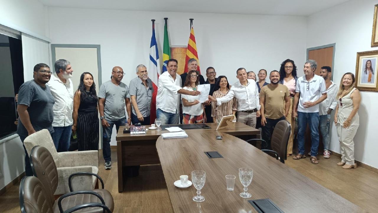 SANCIONADA LEI QUE PERMITE "NAMING RIGHTS" DE EQUIPAMENTOS PÚBLICOS EM ILHÉUS SANCIONADA LEI QUE PERMITE "NAMING RIGHTS" DE EQUIPAMENTOS PÚBLICOS EM ILHÉUS
