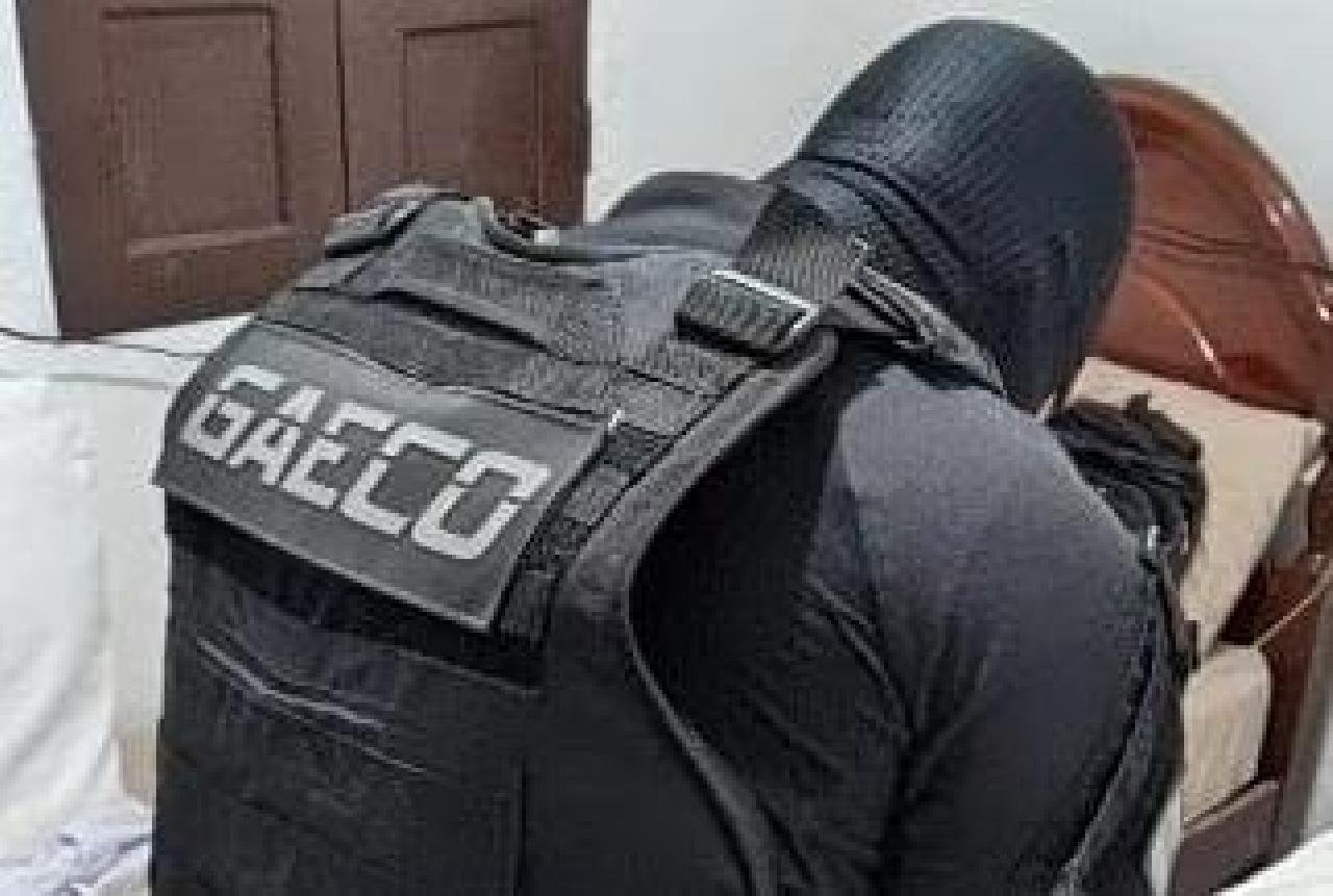 CAPITÃO DA PM E EMPRESÁRIOS SÃO PRESOS DURANTE OPERAÇÃO DA PM EM PORTO SEGURO, CABRÁLIA, EUNÁPOLIS E ILHÉUS CAPITÃO DA PM E EMPRESÁRIOS SÃO PRESOS DURANTE OPERAÇÃO DA PM EM PORTO SEGURO, CABRÁLIA, EUNÁPOLIS E ILHÉUS