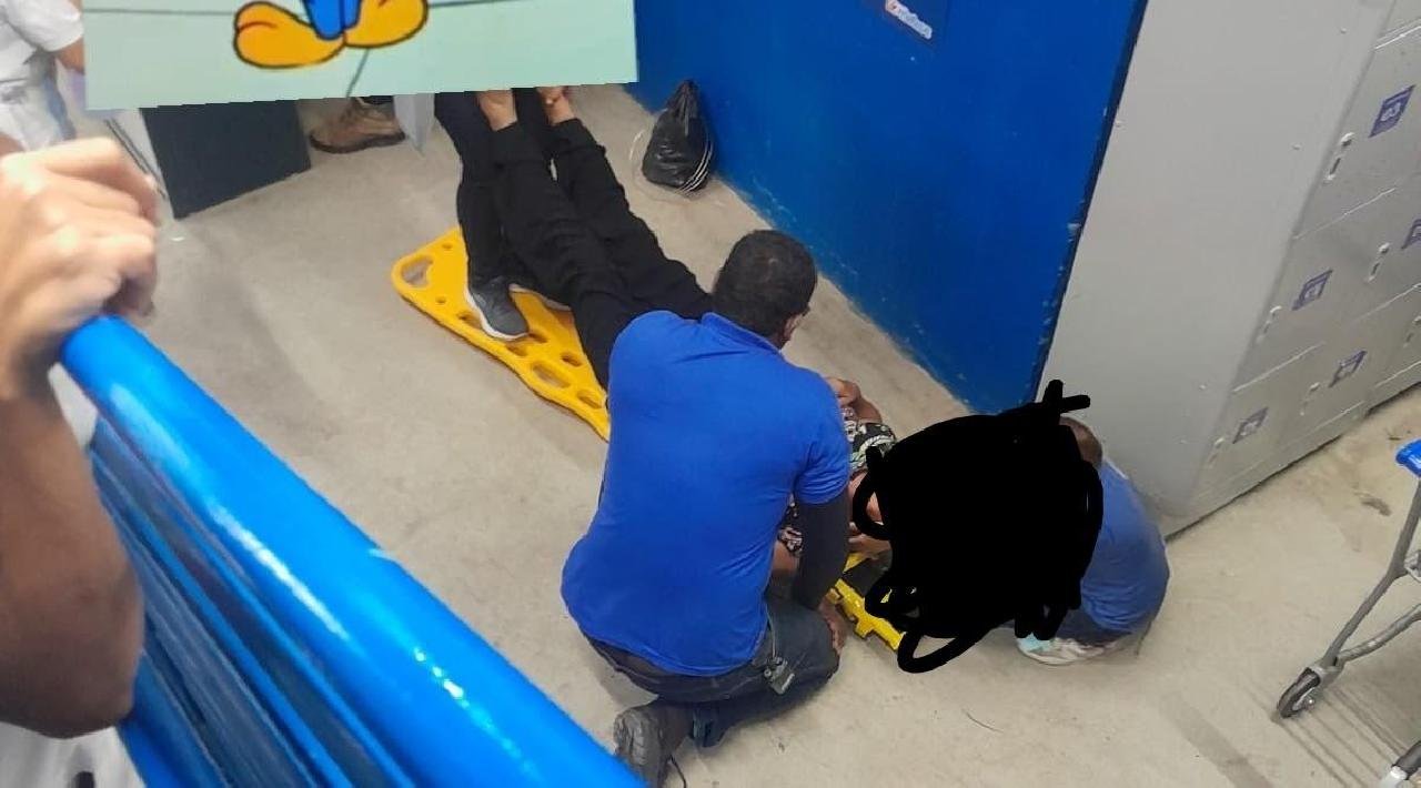 SENHORA PASSA MAL SUPERMERCADO DE ILHÉUS E TESTEMUNHAS AFIRMAM QUE SAMU NAO TINHA AMBULÂNCIA PARA O ATENDIMENTO SENHORA PASSA MAL SUPERMERCADO DE ILHÉUS E TESTEMUNHAS AFIRMAM QUE SAMU NAO TINHA AMBULÂNCIA PARA O ATENDIMENTO