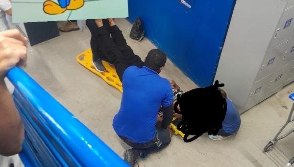 SENHORA PASSA MAL SUPERMERCADO DE ILHÉUS E TESTEMUNHAS AFIRMAM QUE SAMU NAO TINHA AMBULÂNCIA PARA O ATENDIMENTO 