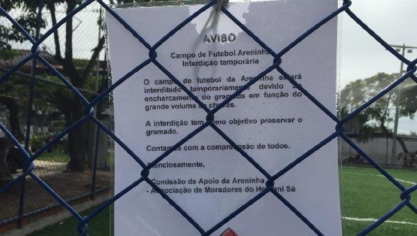 CONSTRUÍDA PELO GOVERNO DO ESTADO AO CUSTO DE MAIS DE UM MILHÃO DE REAIS, ARENINHA DO HERNANI SÁ INAUGURADA HÁ MENOS DE UM MÊS É INTERDITADA APÓS CHUVA 