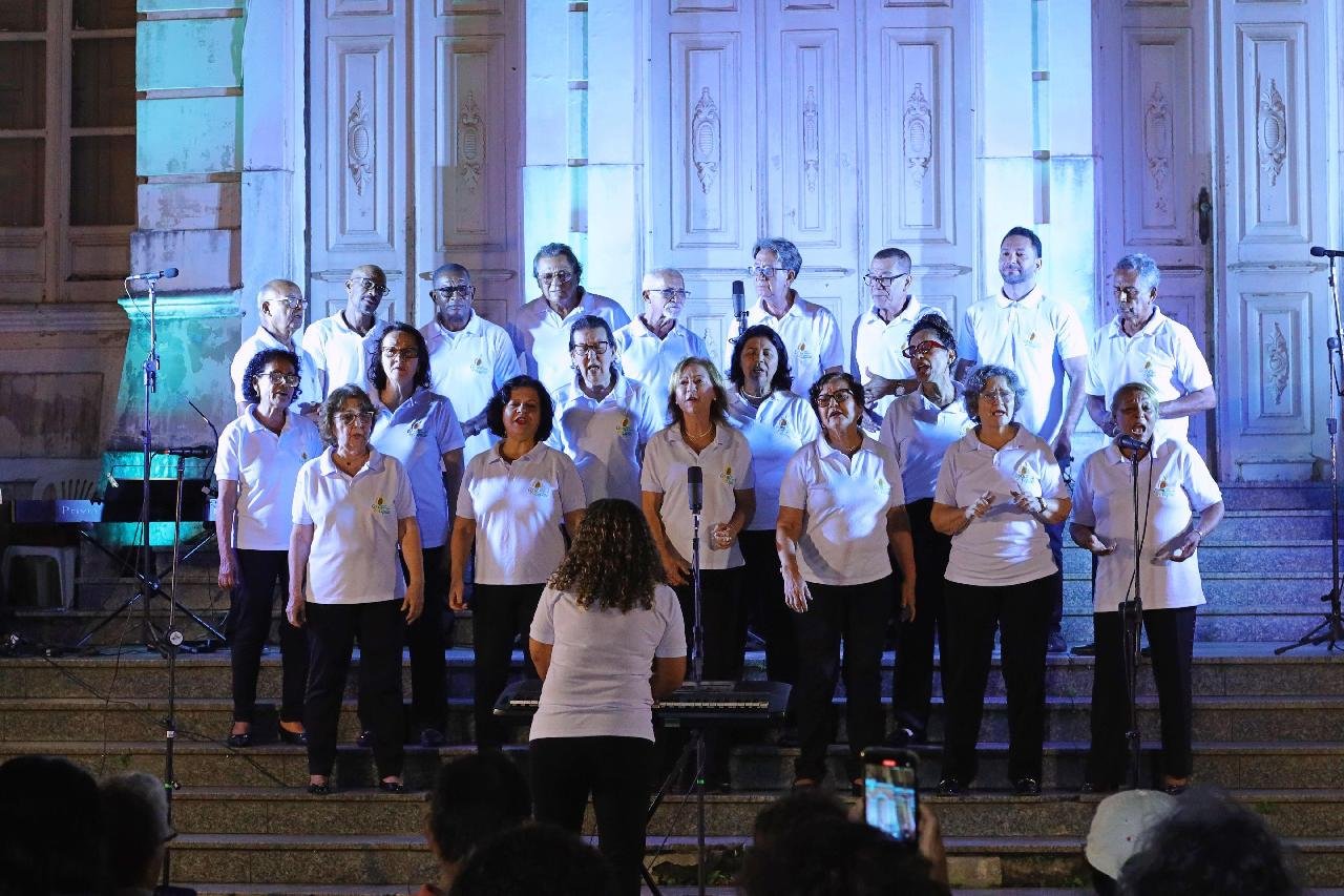 CONCERTO DE PRIMAVERA REÚNE CORAIS NA ESCADARIA DO PALÁCIO PARANAGUÁ CONCERTO DE PRIMAVERA REÚNE CORAIS NA ESCADARIA DO PALÁCIO PARANAGUÁ